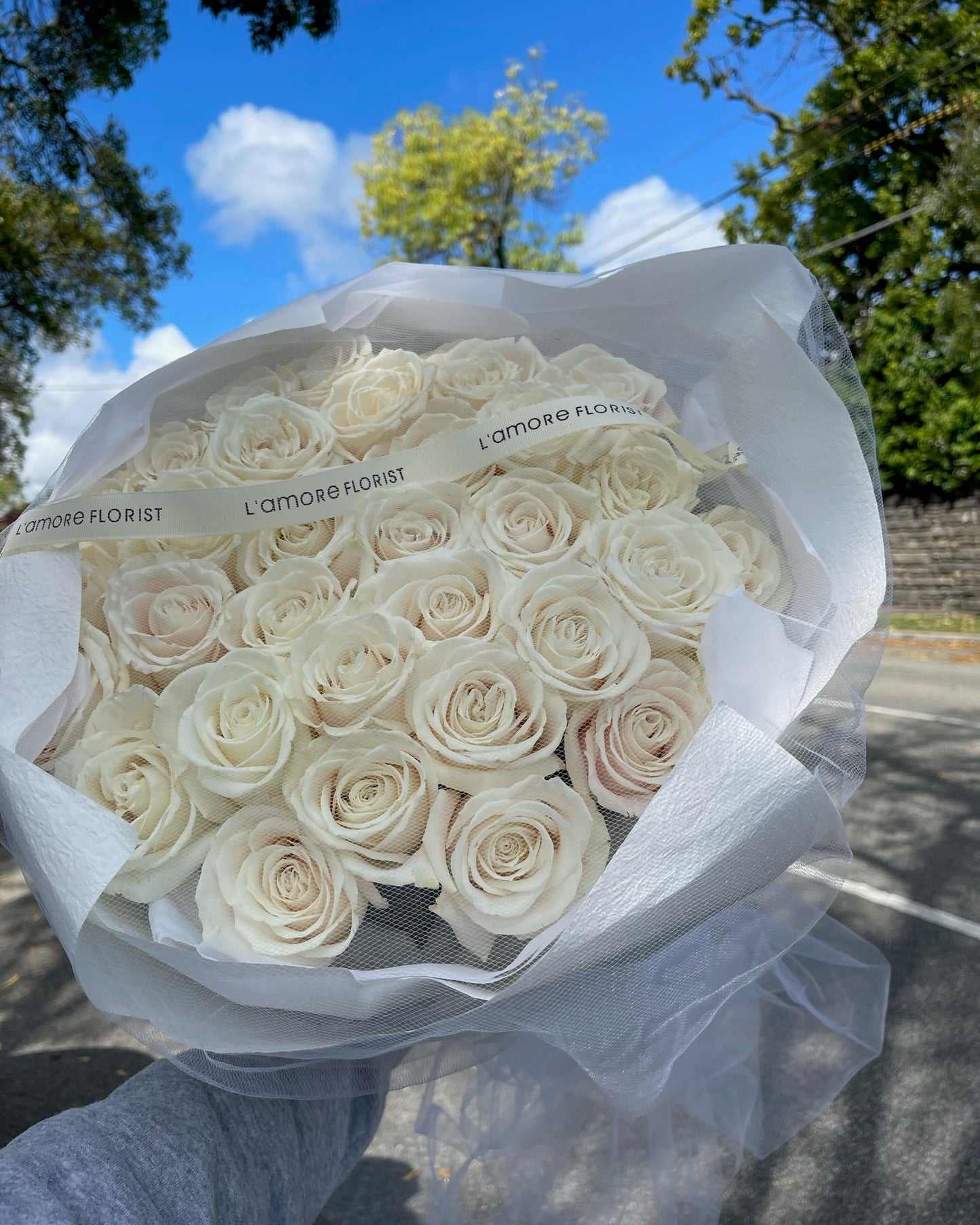 33 Stems White Rose Bouquet|Ivory Grace