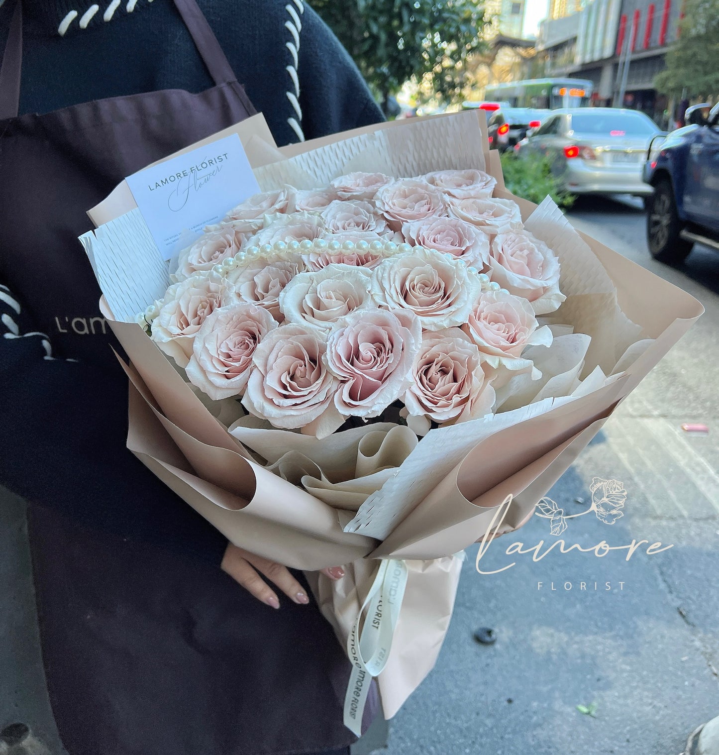 21 Stems Quicksand Rose Bouquet