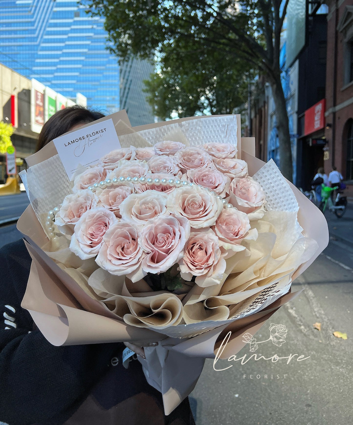 21 Stems Quicksand Rose Bouquet